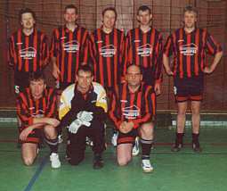 Mannschaft aus Betreuern und Vorstand